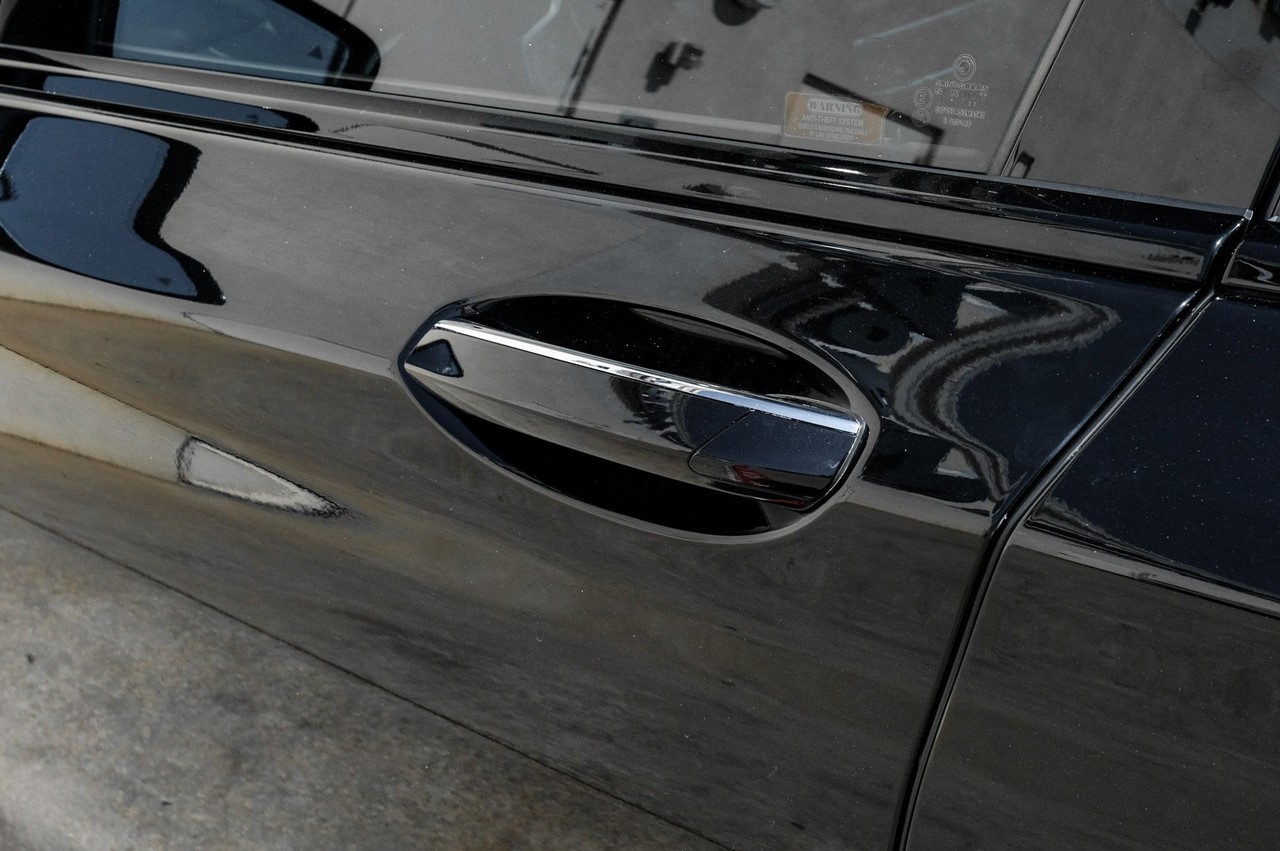 BMW 7 Series Vehicle Main Gallery Image 40