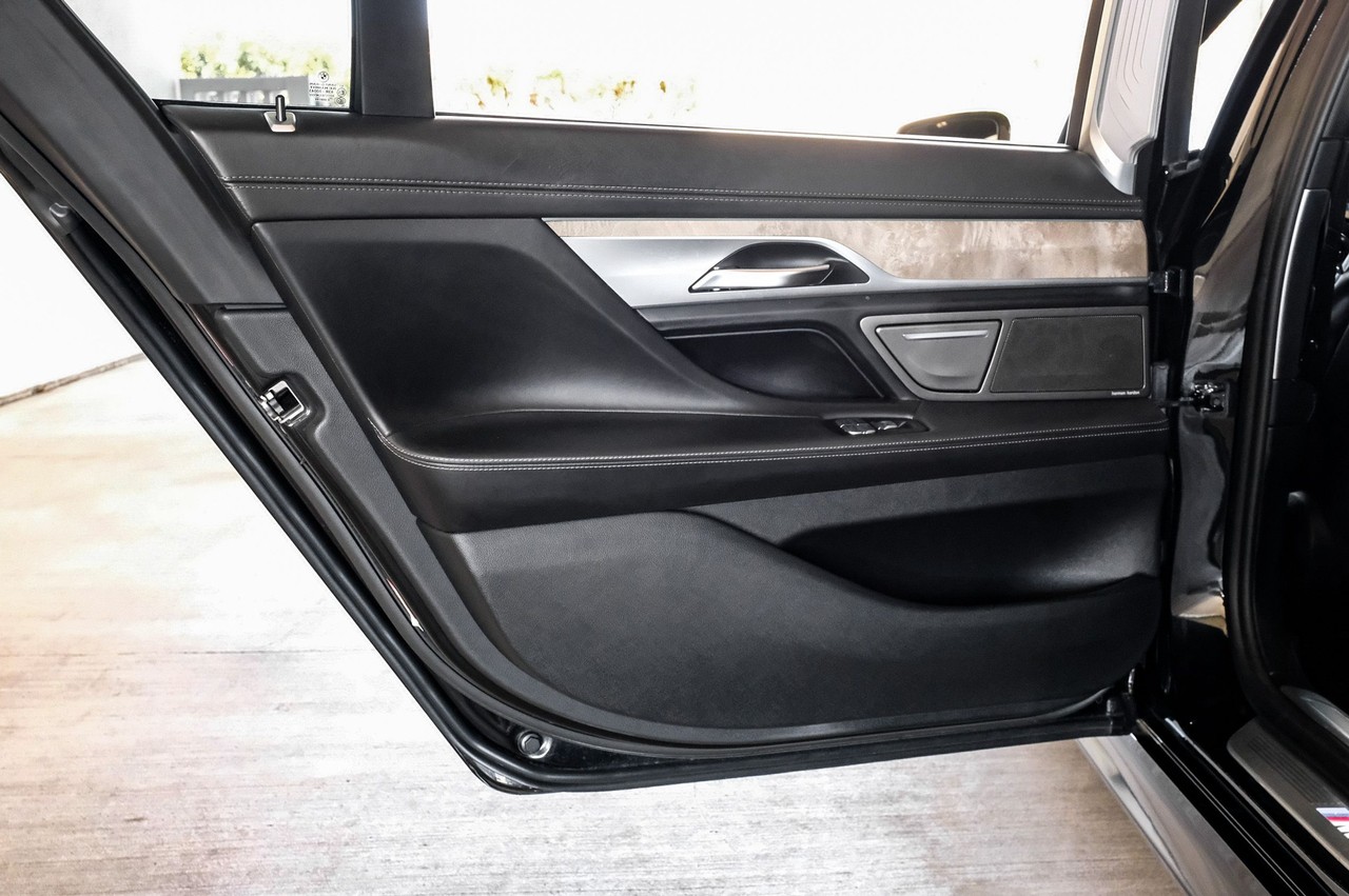 BMW 7 Series Vehicle Main Gallery Image 44