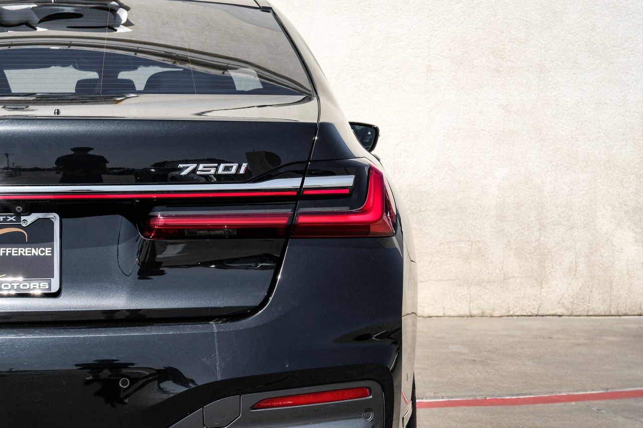 BMW 7 Series Vehicle Main Gallery Image 47