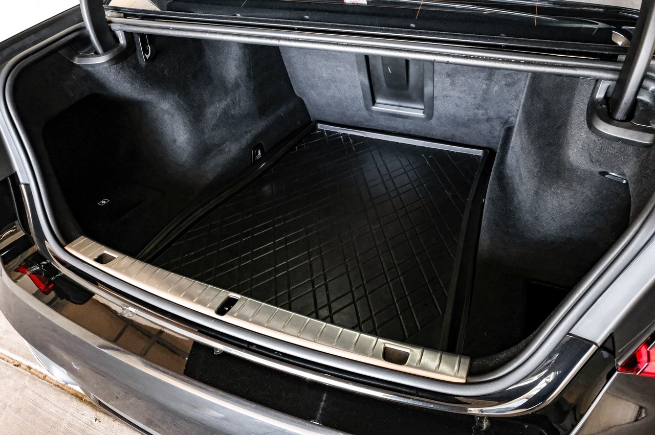 BMW 7 Series Vehicle Main Gallery Image 48