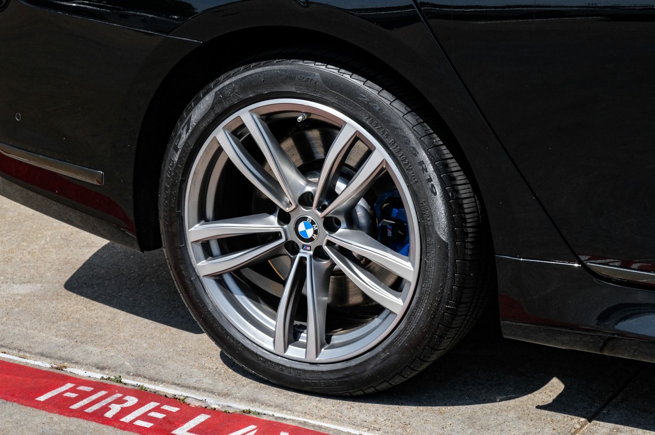 BMW 7 Series Vehicle Main Gallery Image 51