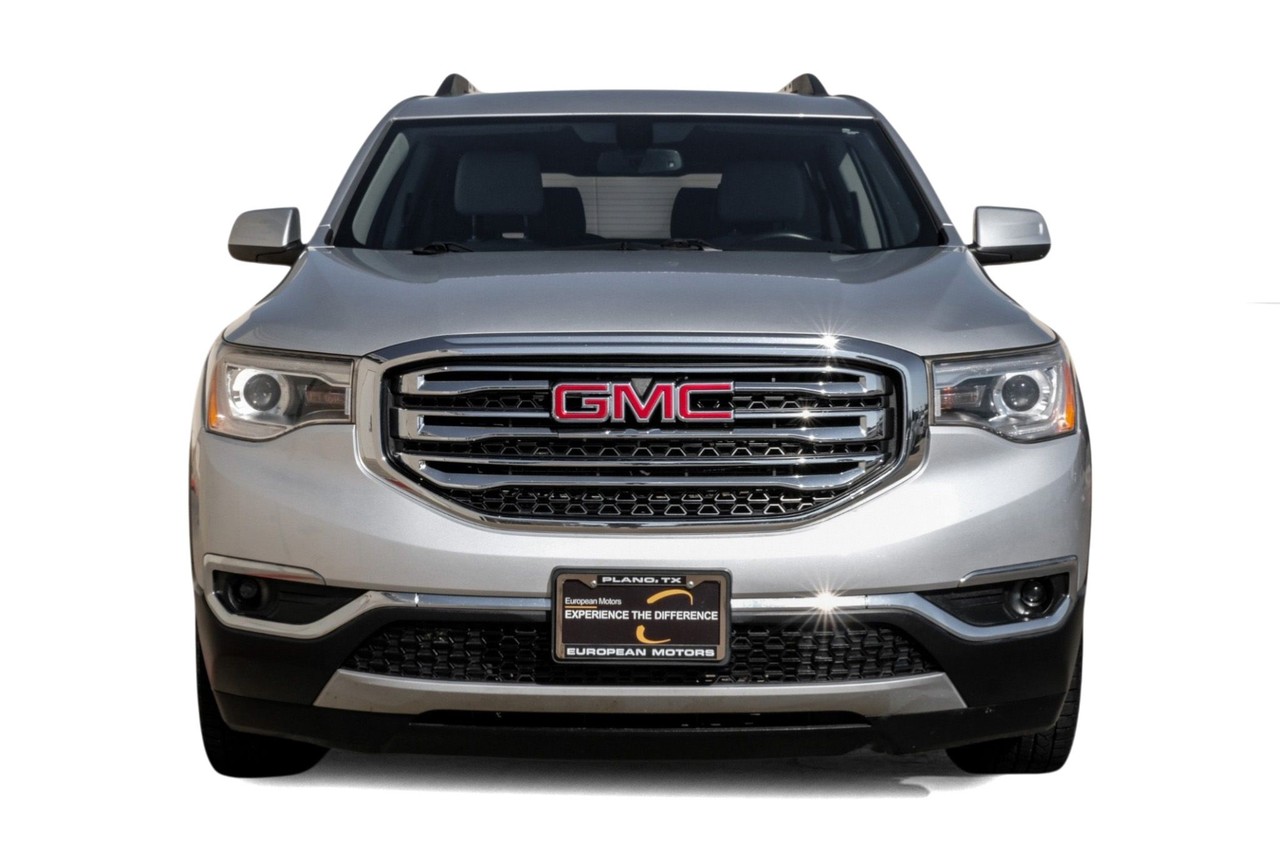 GMC Acadia Vehicle Main Gallery Image 05