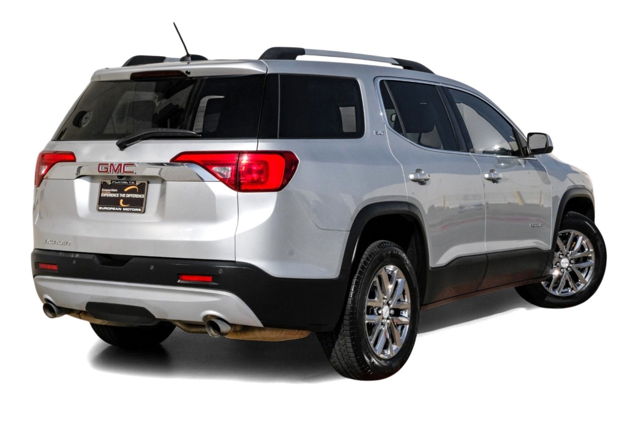 GMC Acadia Vehicle Main Gallery Image 08