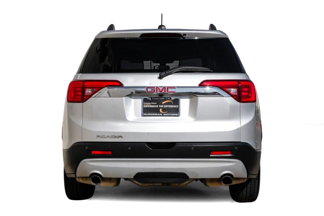 GMC Acadia Vehicle Main Gallery Image 09