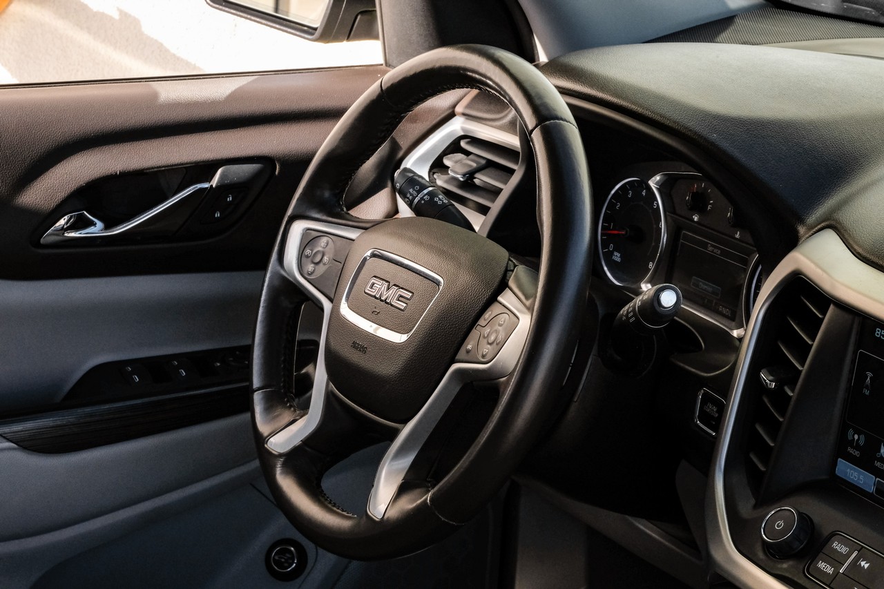 GMC Acadia Vehicle Main Gallery Image 13