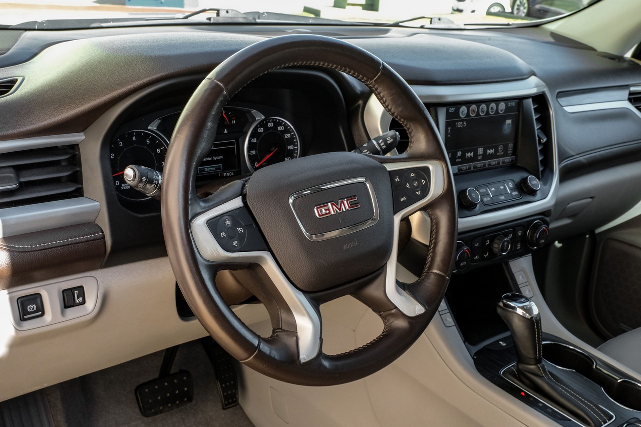 GMC Acadia Vehicle Main Gallery Image 15