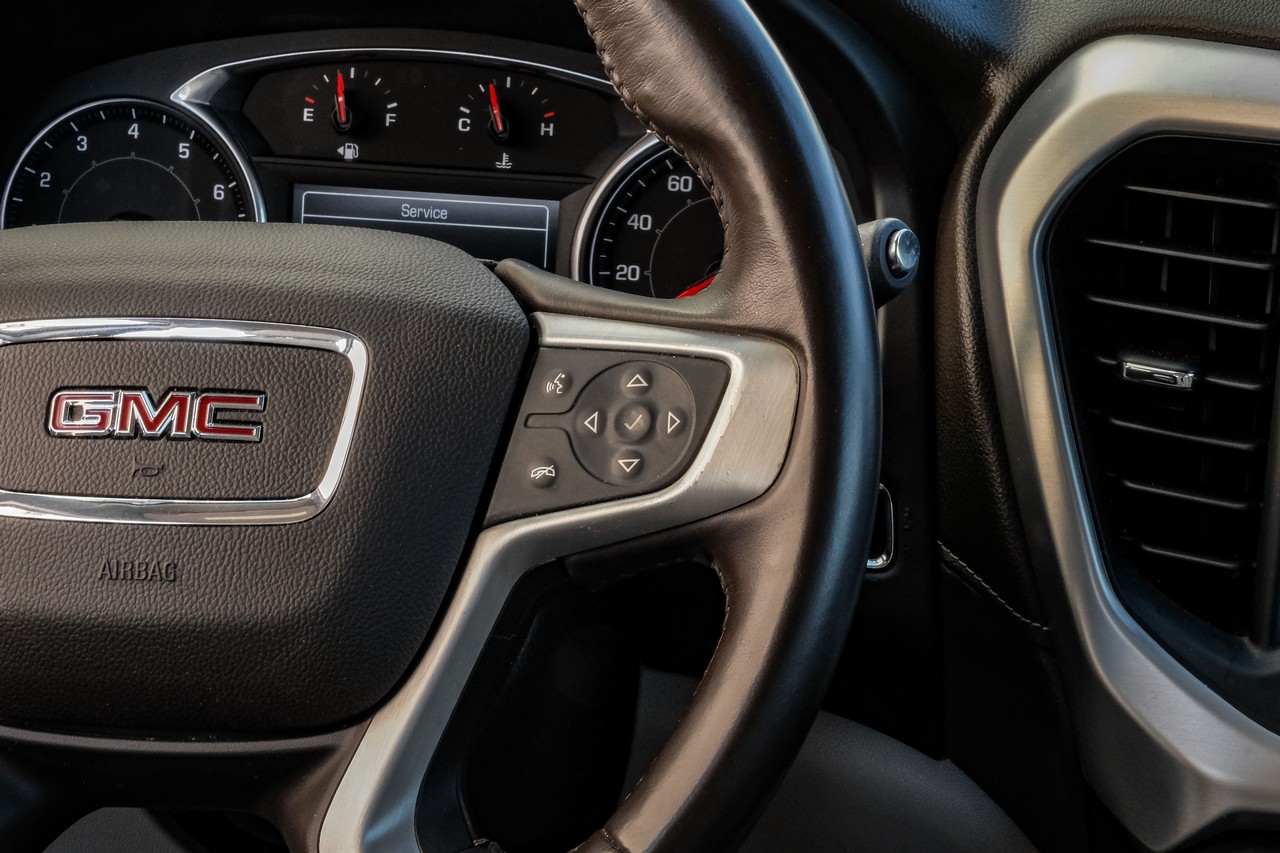 GMC Acadia Vehicle Main Gallery Image 18