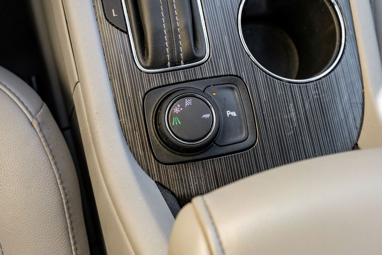 GMC Acadia Vehicle Main Gallery Image 25