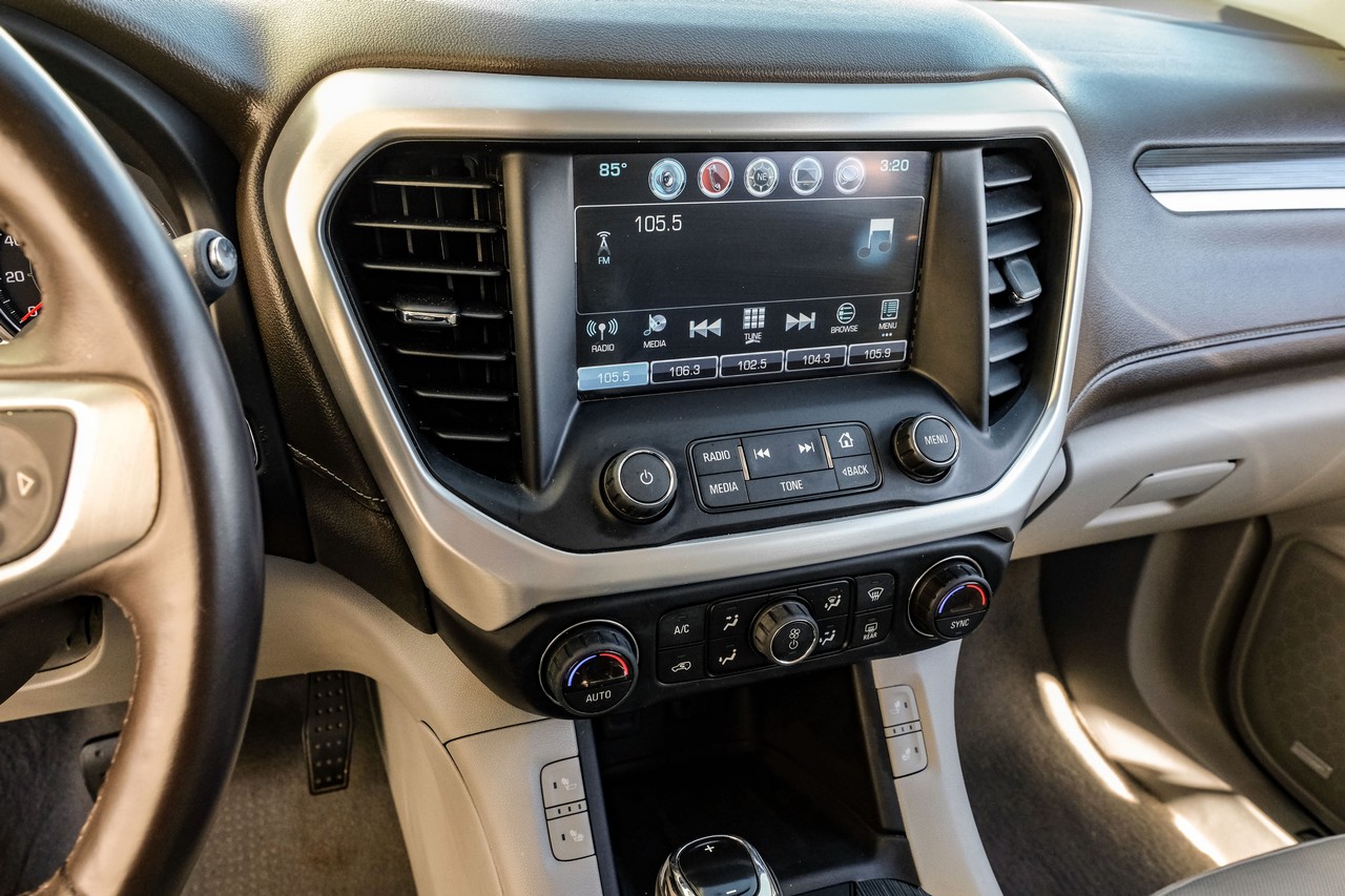 GMC Acadia Vehicle Main Gallery Image 26