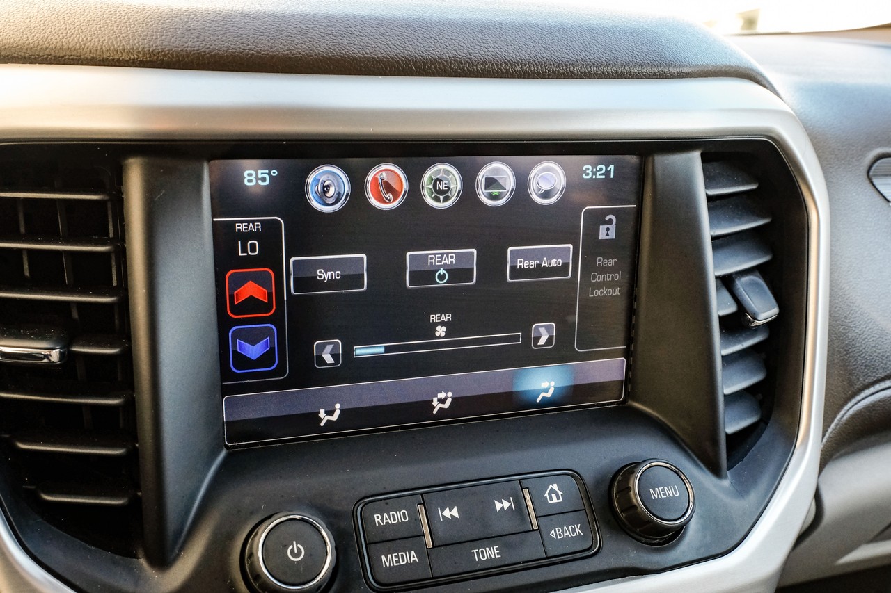 GMC Acadia Vehicle Main Gallery Image 28