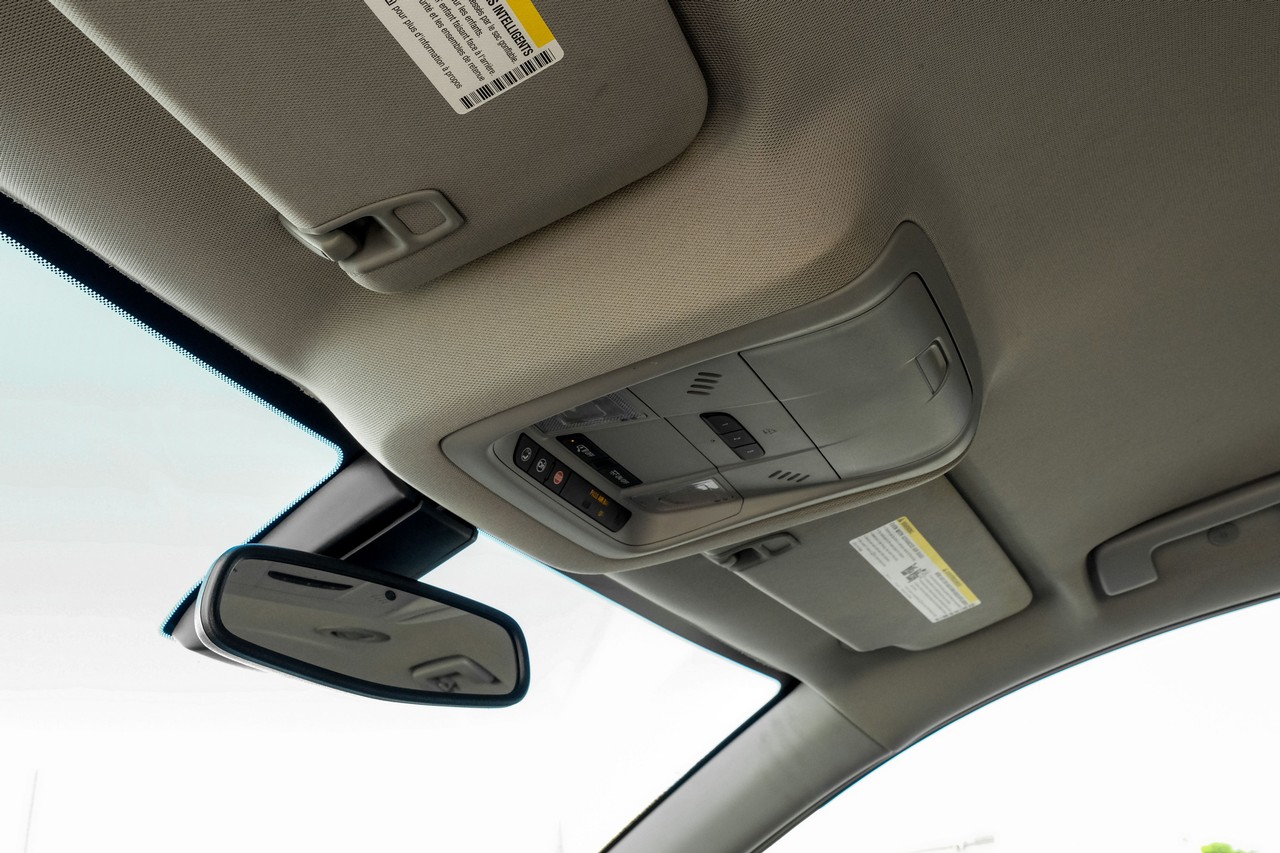 GMC Acadia Vehicle Main Gallery Image 29