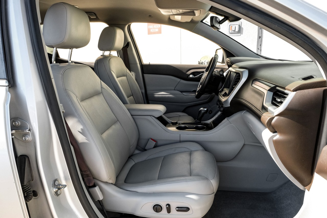 GMC Acadia Vehicle Main Gallery Image 33