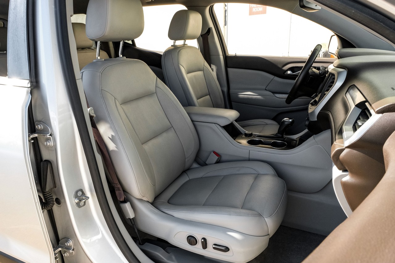 GMC Acadia Vehicle Main Gallery Image 34