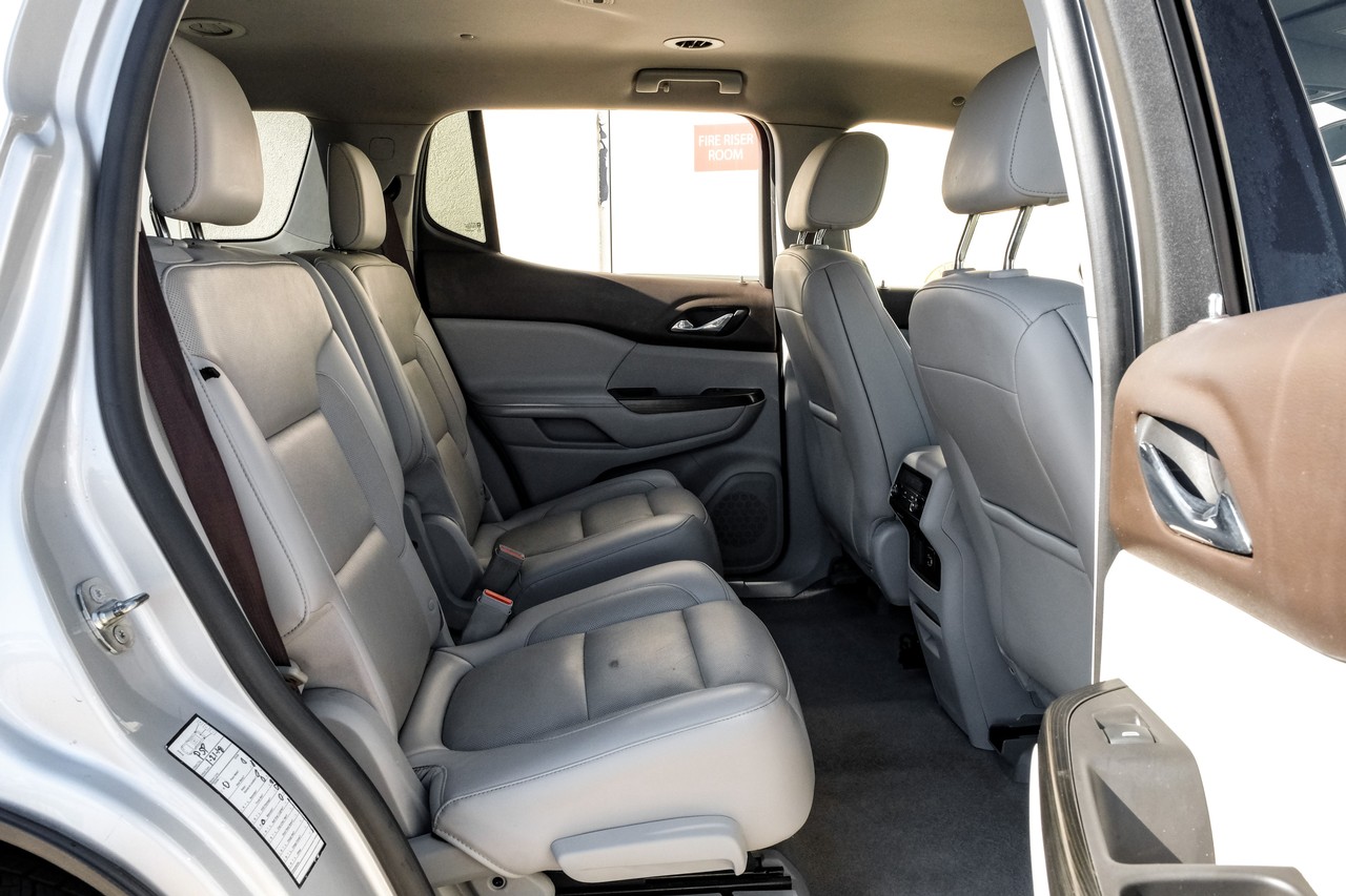 GMC Acadia Vehicle Main Gallery Image 37