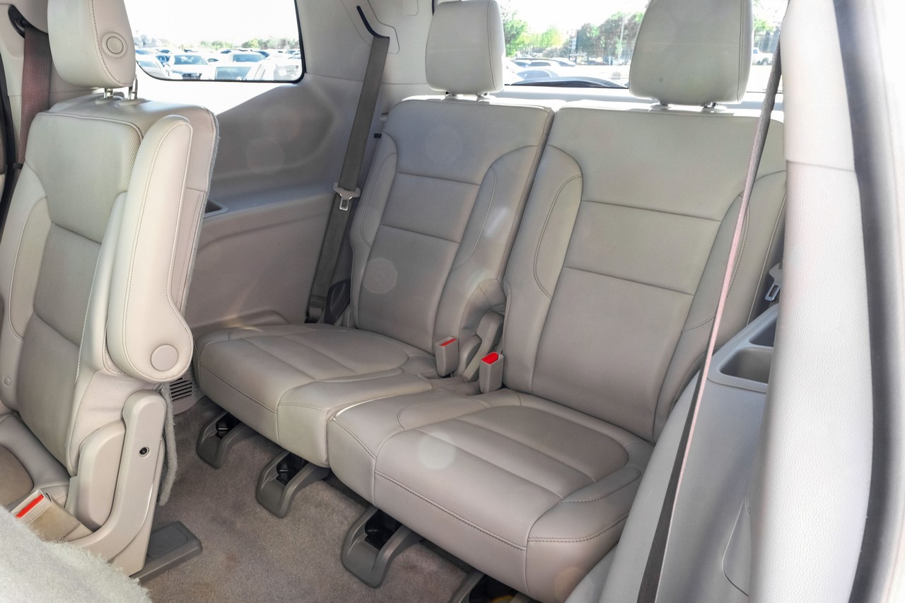 GMC Acadia Vehicle Main Gallery Image 41