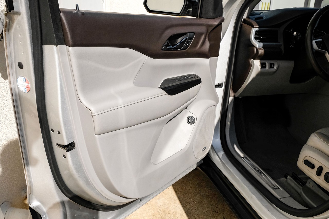 GMC Acadia Vehicle Main Gallery Image 44