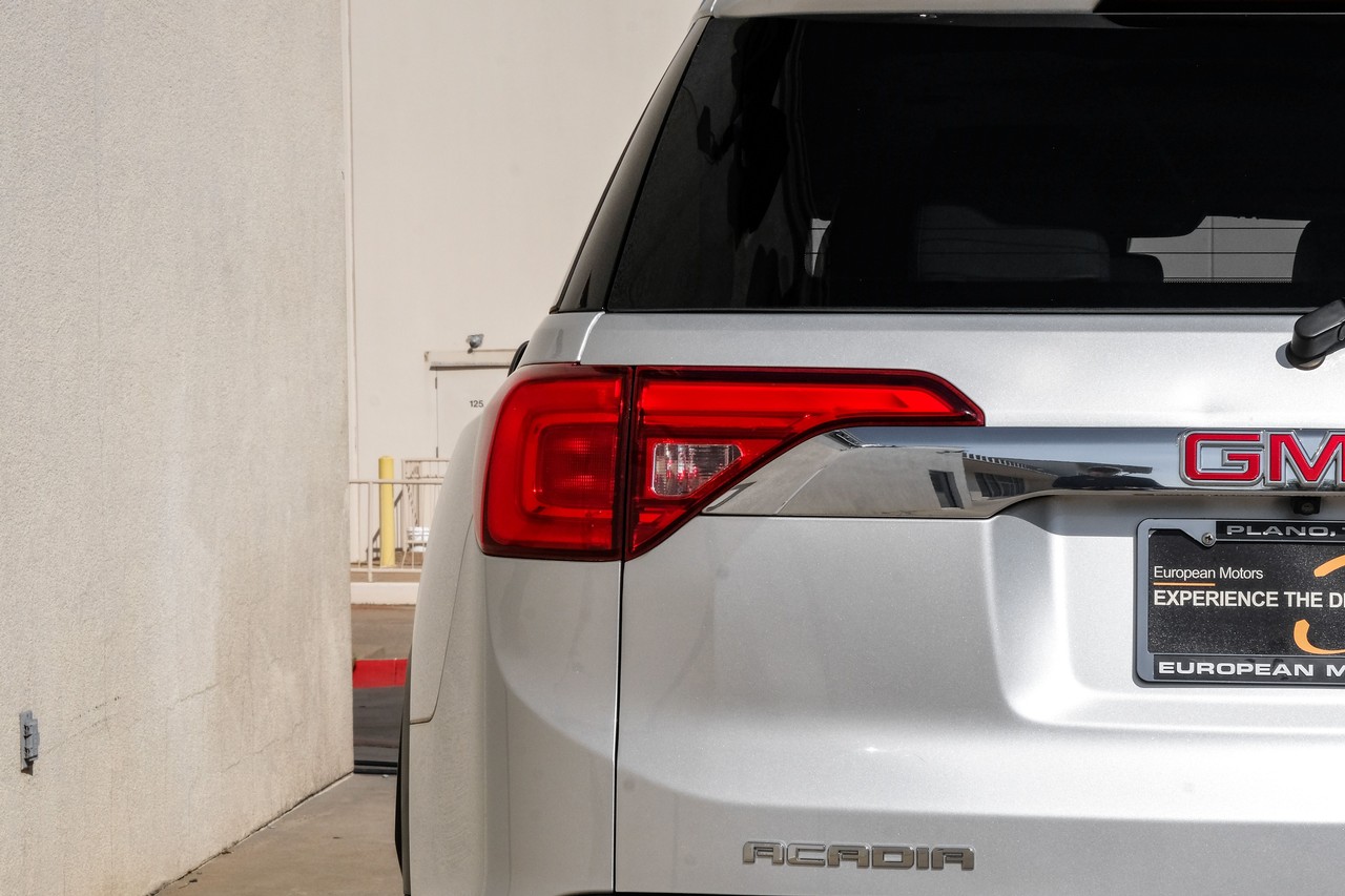 GMC Acadia Vehicle Main Gallery Image 50