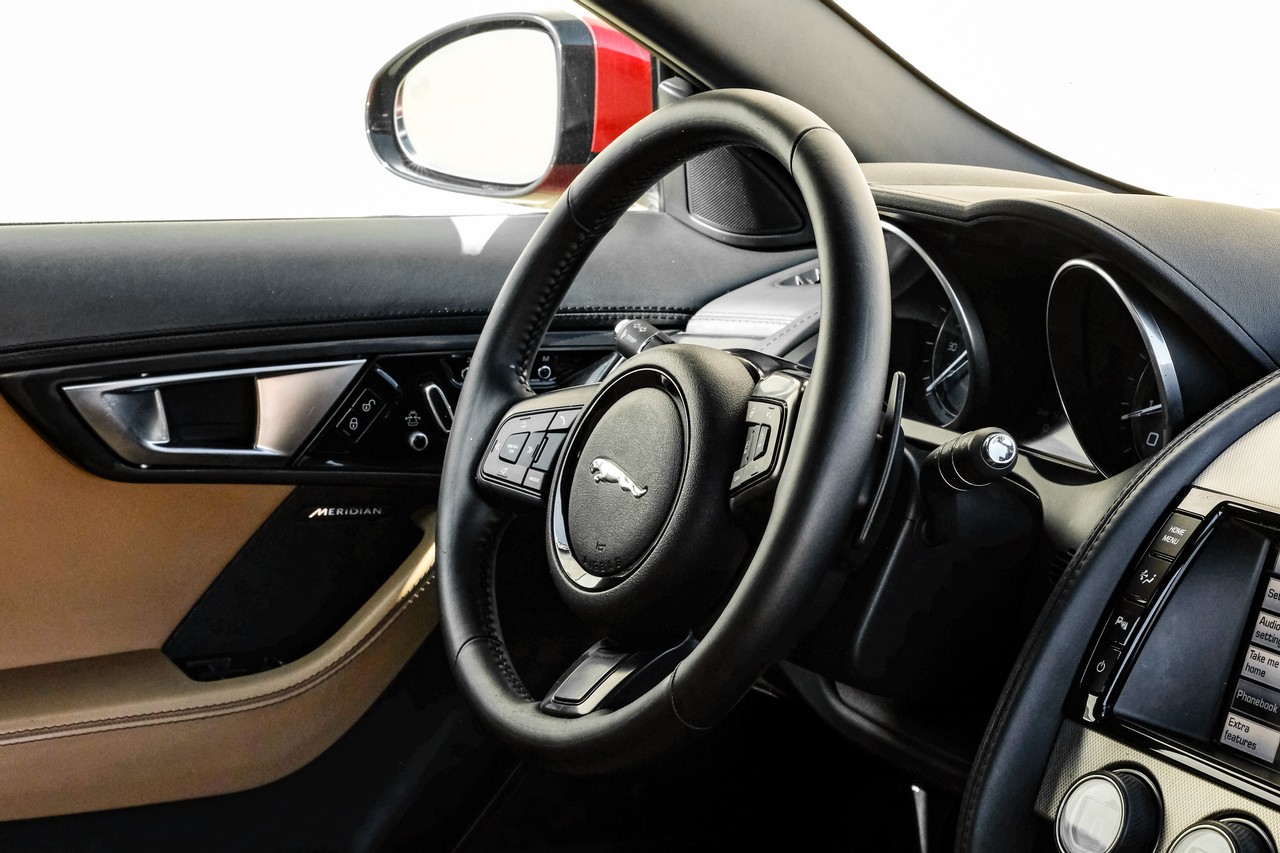 Jaguar F-Type Vehicle Main Gallery Image 13