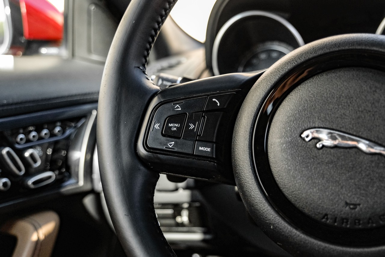 Jaguar F-Type Vehicle Main Gallery Image 15