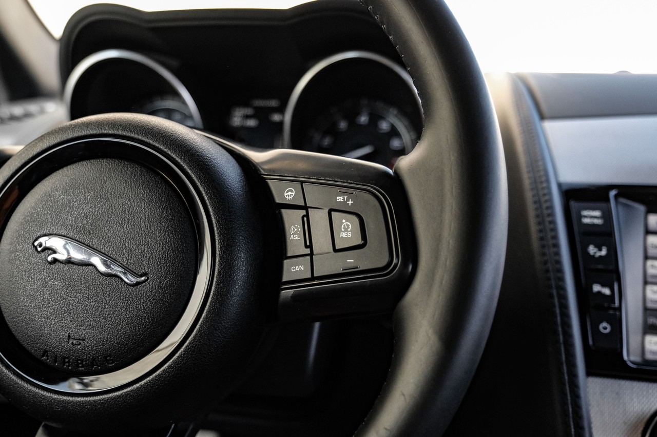 Jaguar F-Type Vehicle Main Gallery Image 16