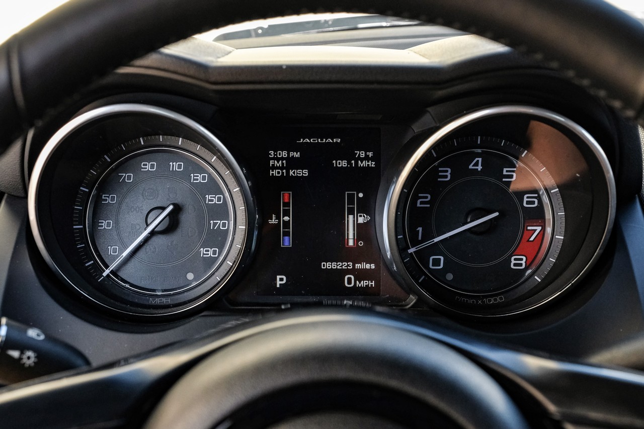 Jaguar F-Type Vehicle Main Gallery Image 17