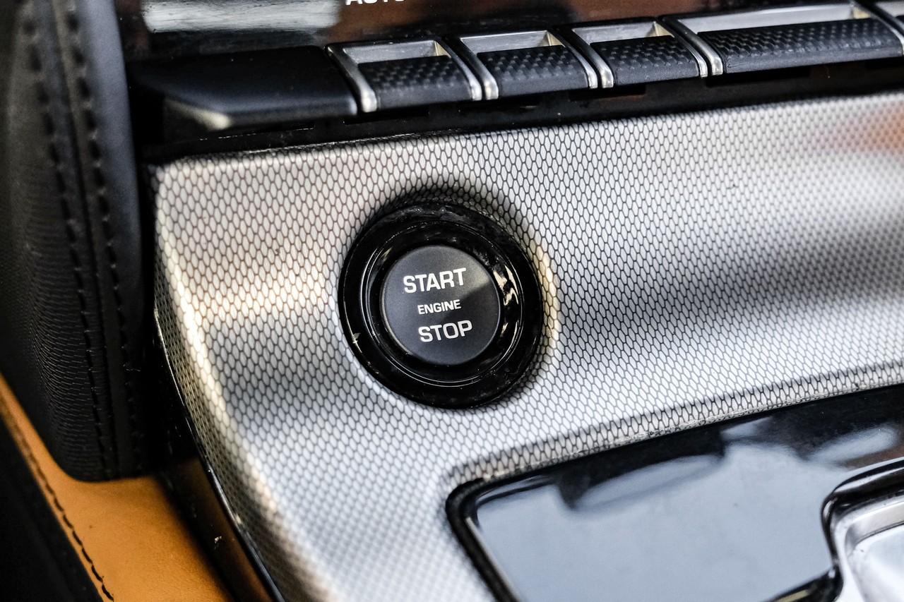 Jaguar F-Type Vehicle Main Gallery Image 19