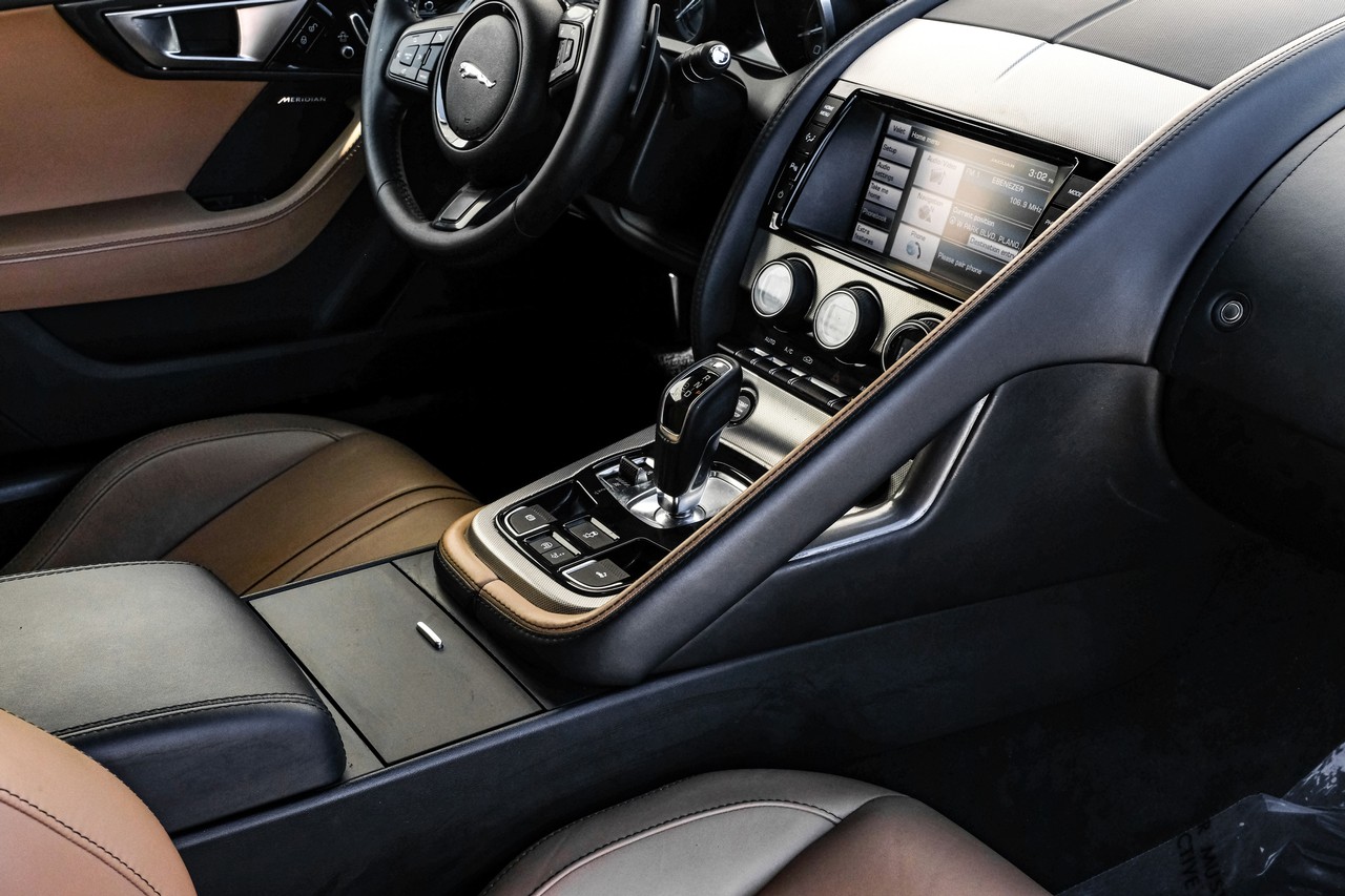 Jaguar F-Type Vehicle Main Gallery Image 22