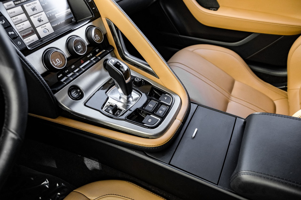 Jaguar F-Type Vehicle Main Gallery Image 24