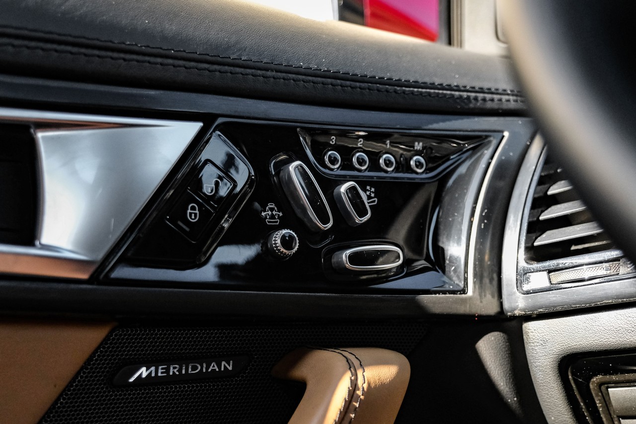 Jaguar F-Type Vehicle Main Gallery Image 39