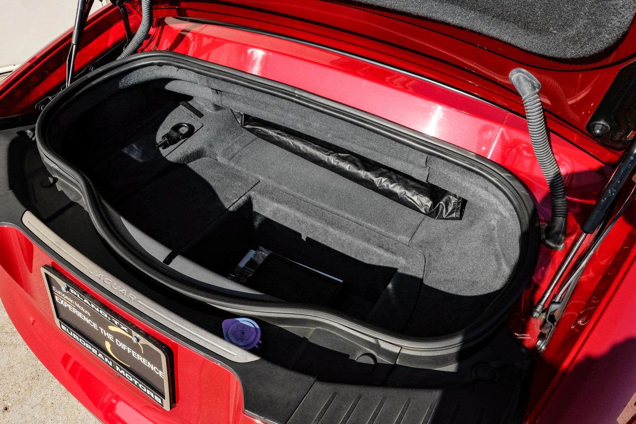 Jaguar F-Type Vehicle Main Gallery Image 44