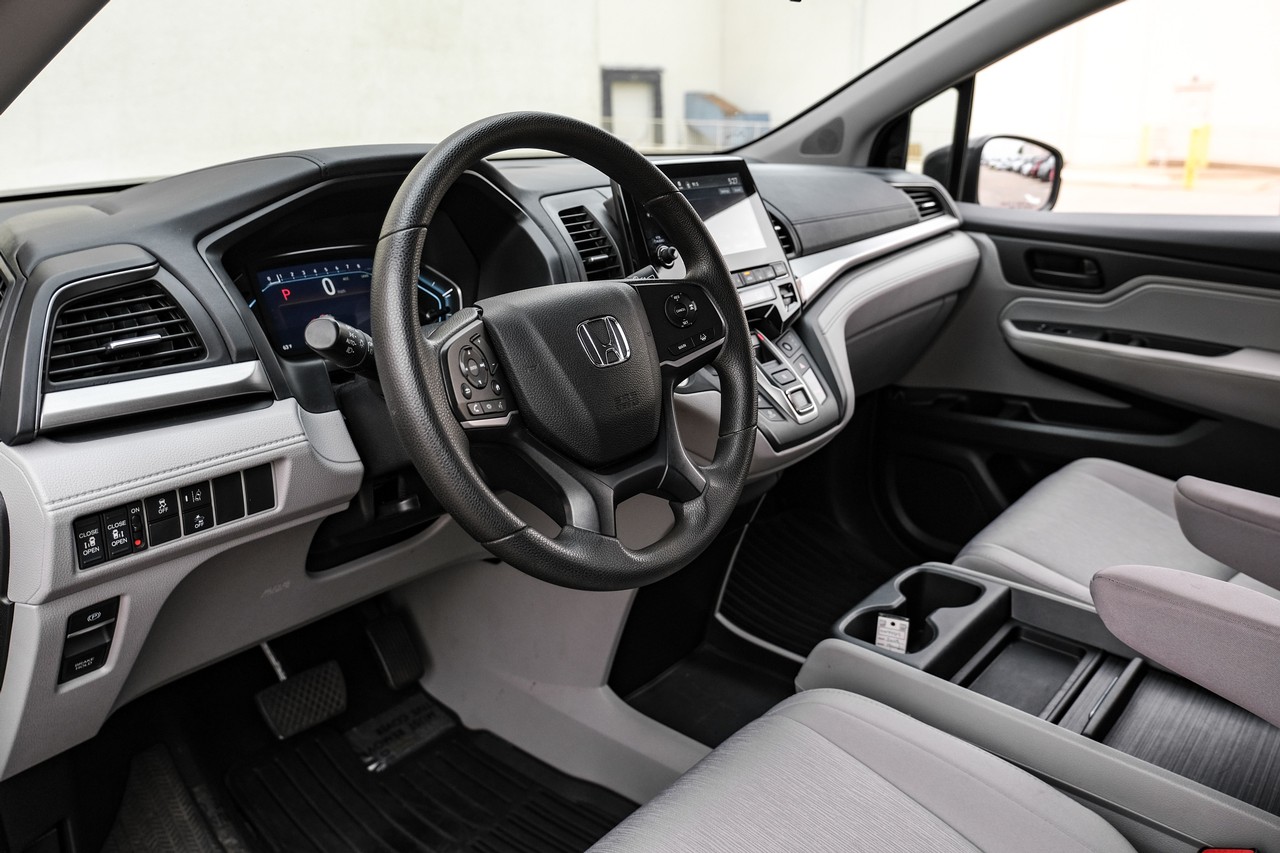 Honda Odyssey Vehicle Main Gallery Image 03