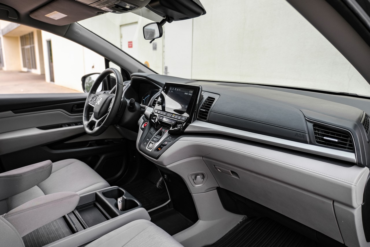 Honda Odyssey Vehicle Main Gallery Image 11