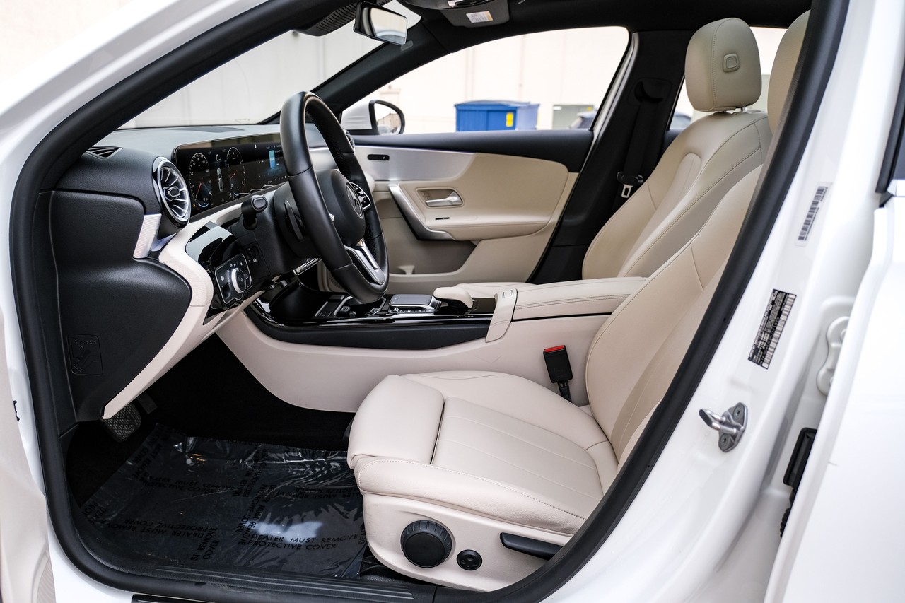 Mercedes-Benz A 220 Vehicle Main Gallery Image 03