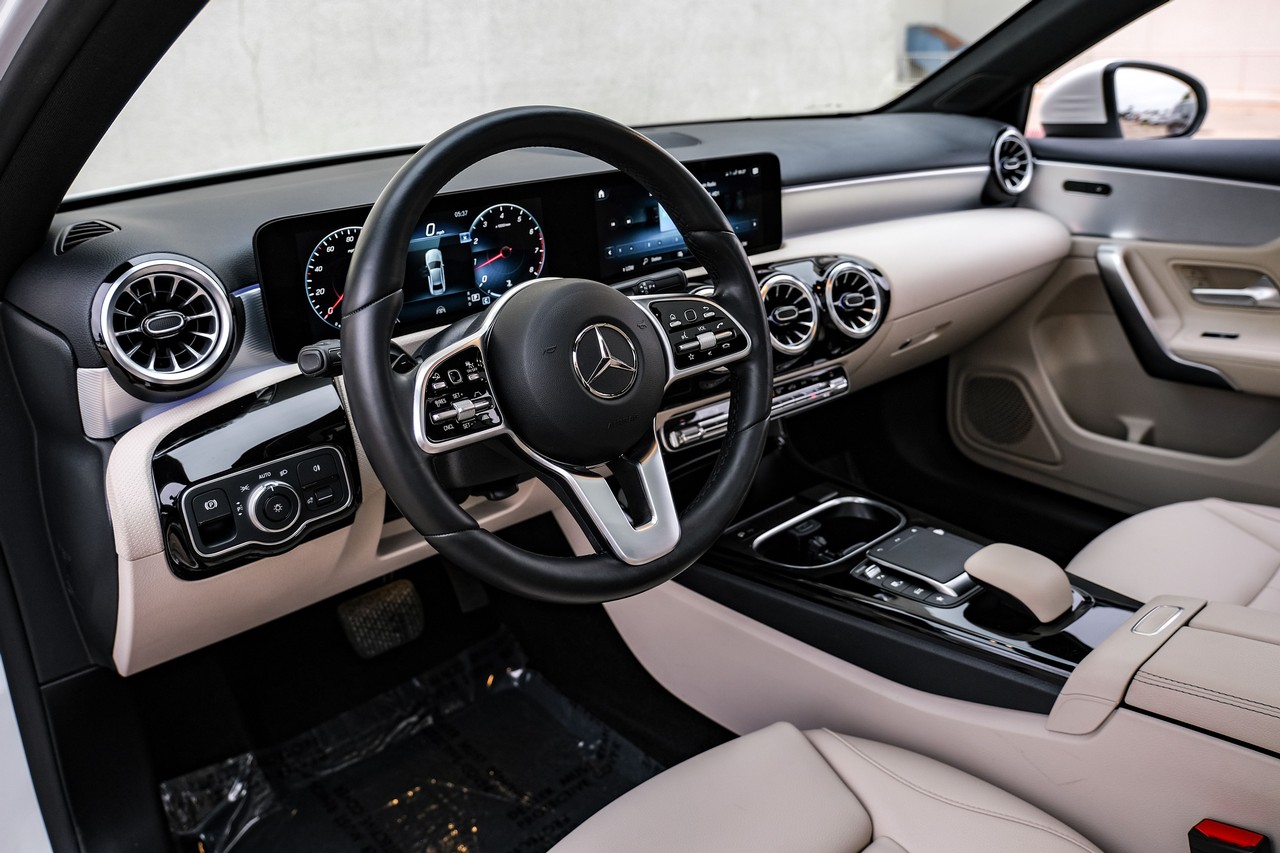 Mercedes-Benz A 220 Vehicle Main Gallery Image 04