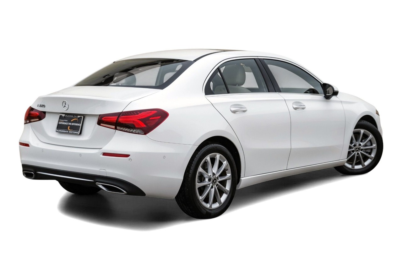 Mercedes-Benz A 220 Vehicle Main Gallery Image 09