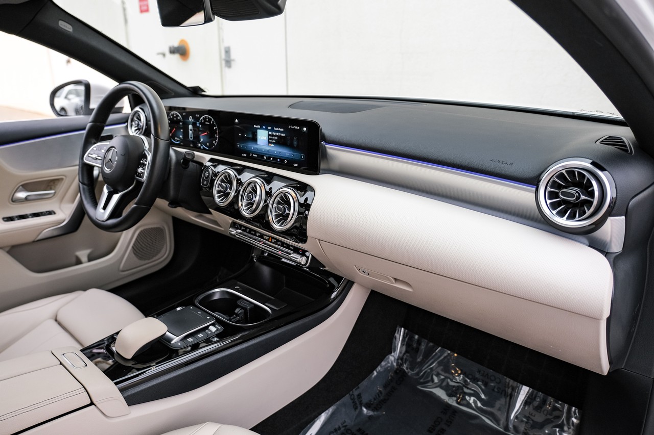 Mercedes-Benz A 220 Vehicle Main Gallery Image 13