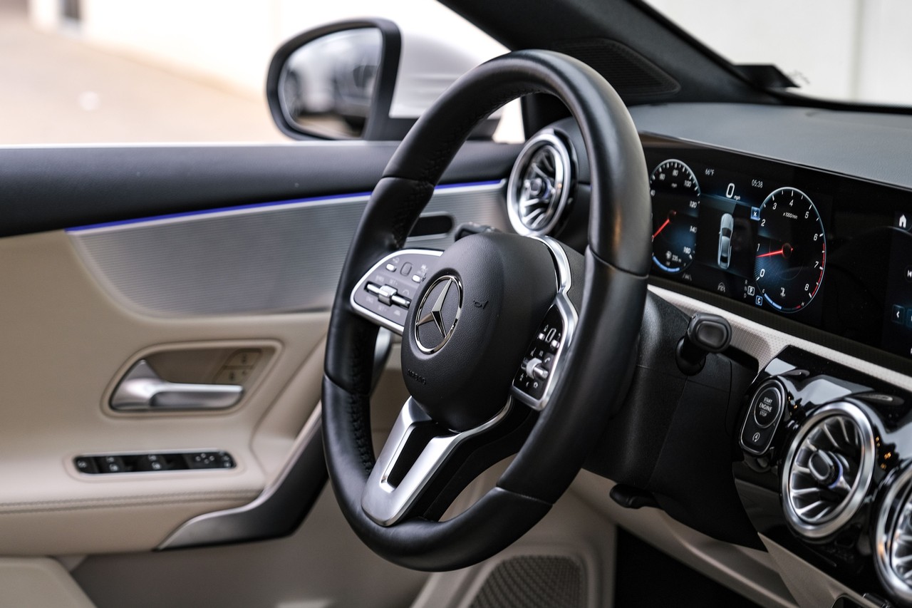 Mercedes-Benz A 220 Vehicle Main Gallery Image 14