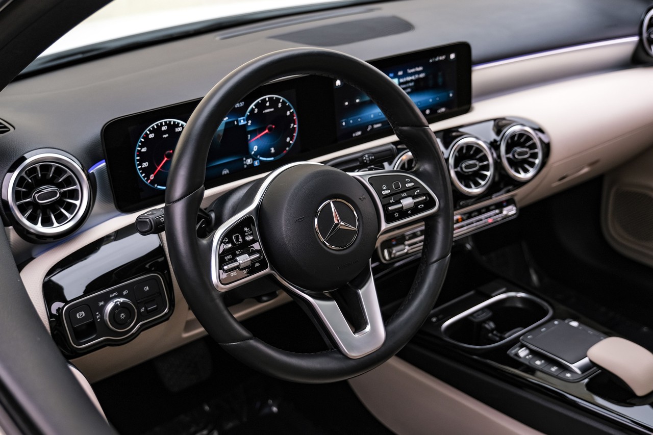 Mercedes-Benz A 220 Vehicle Main Gallery Image 16