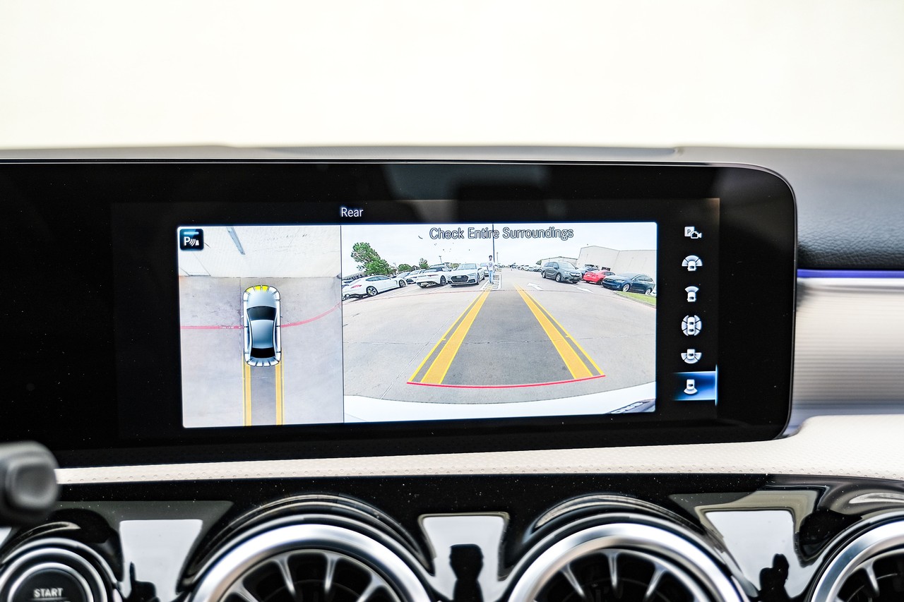 Mercedes-Benz A 220 Vehicle Main Gallery Image 23