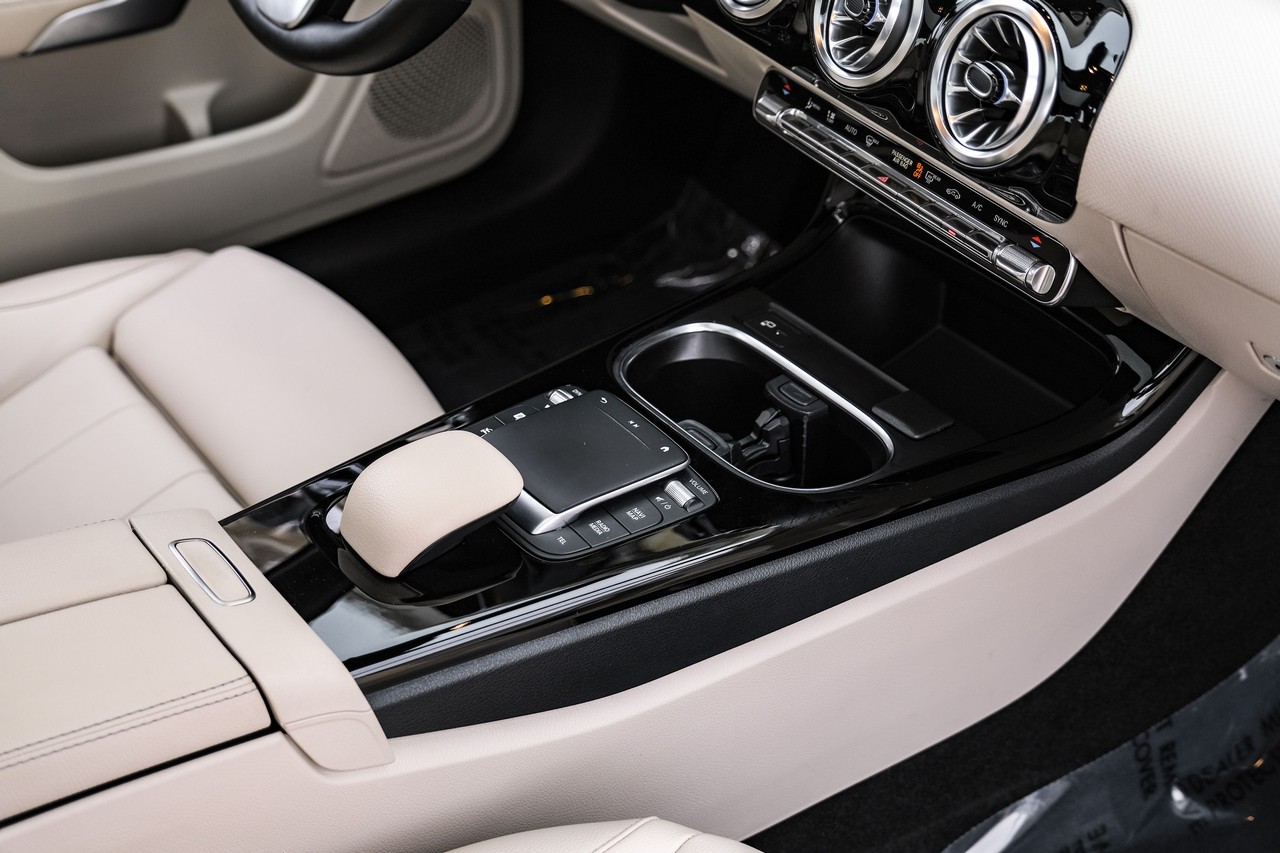 Mercedes-Benz A 220 Vehicle Main Gallery Image 24