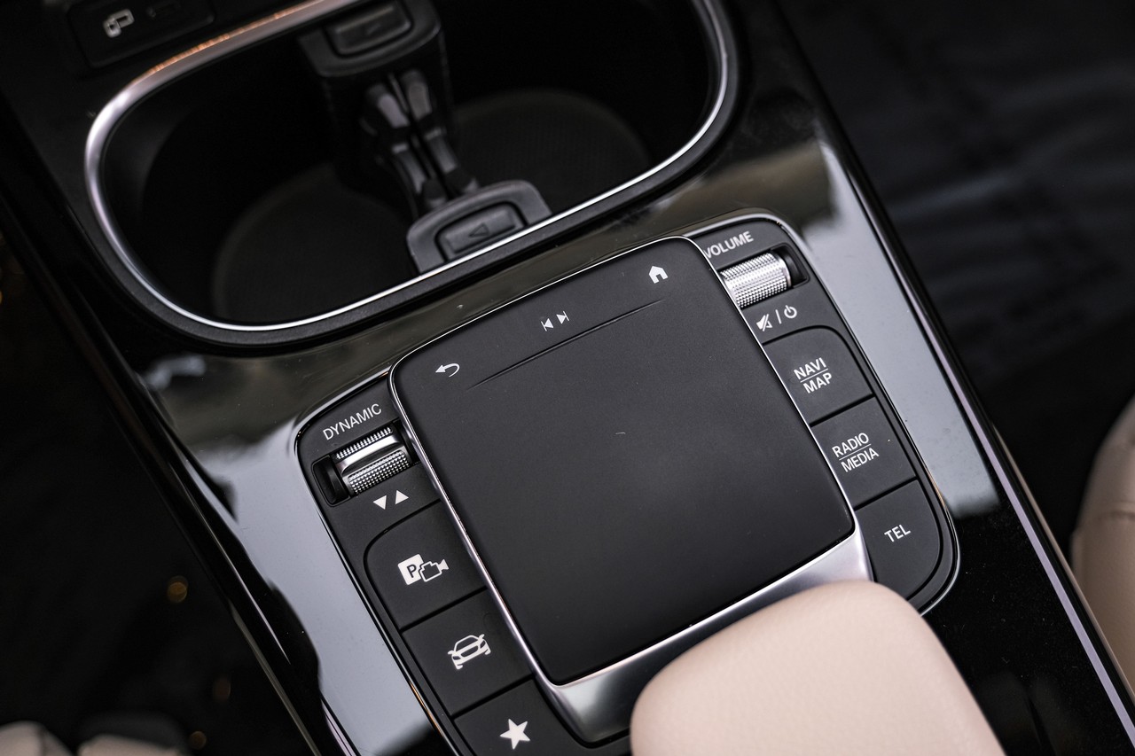 Mercedes-Benz A 220 Vehicle Main Gallery Image 27