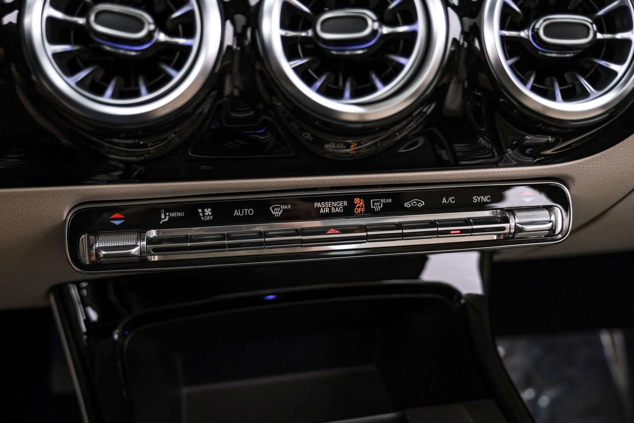 Mercedes-Benz A 220 Vehicle Main Gallery Image 28