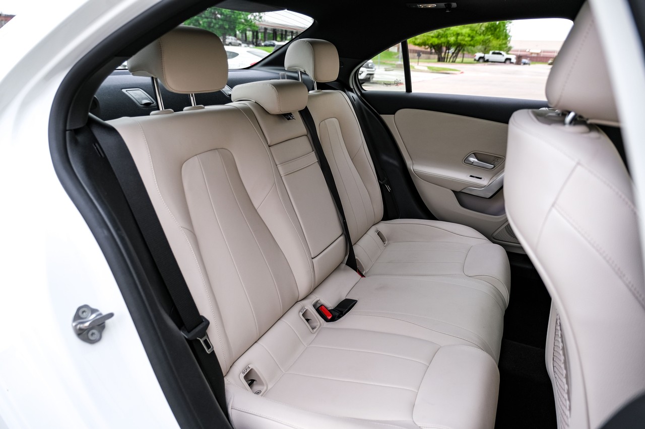 Mercedes-Benz A 220 Vehicle Main Gallery Image 36