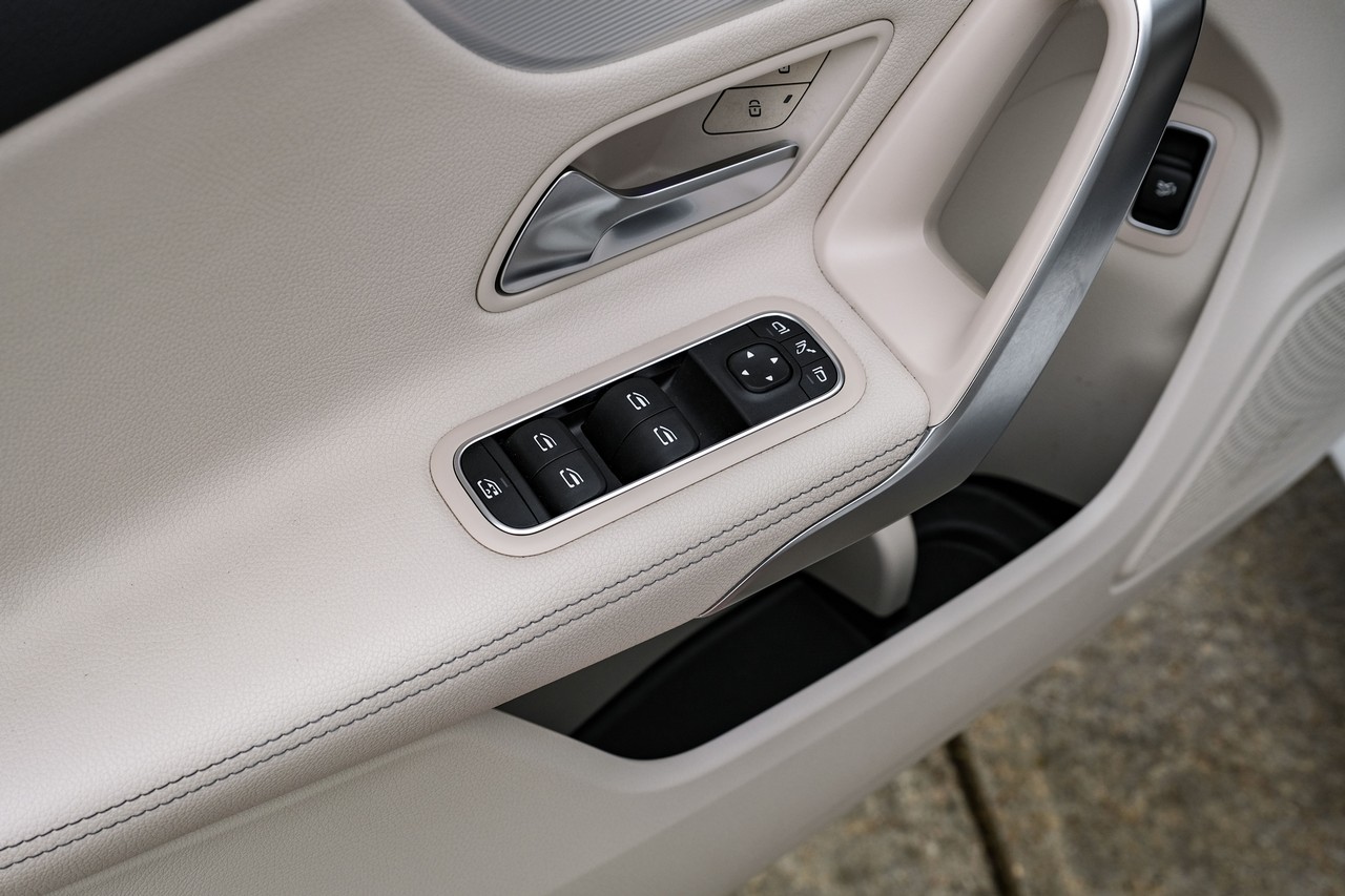 Mercedes-Benz A 220 Vehicle Main Gallery Image 43