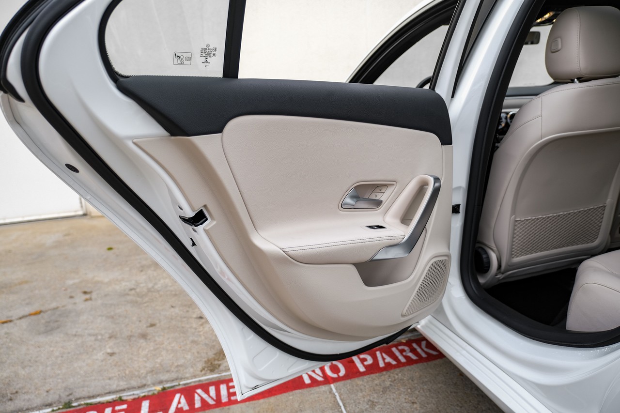 Mercedes-Benz A 220 Vehicle Main Gallery Image 45