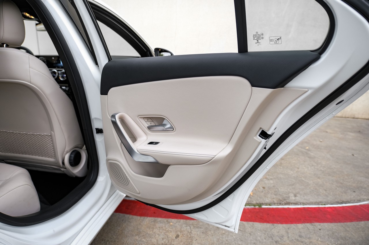 Mercedes-Benz A 220 Vehicle Main Gallery Image 46