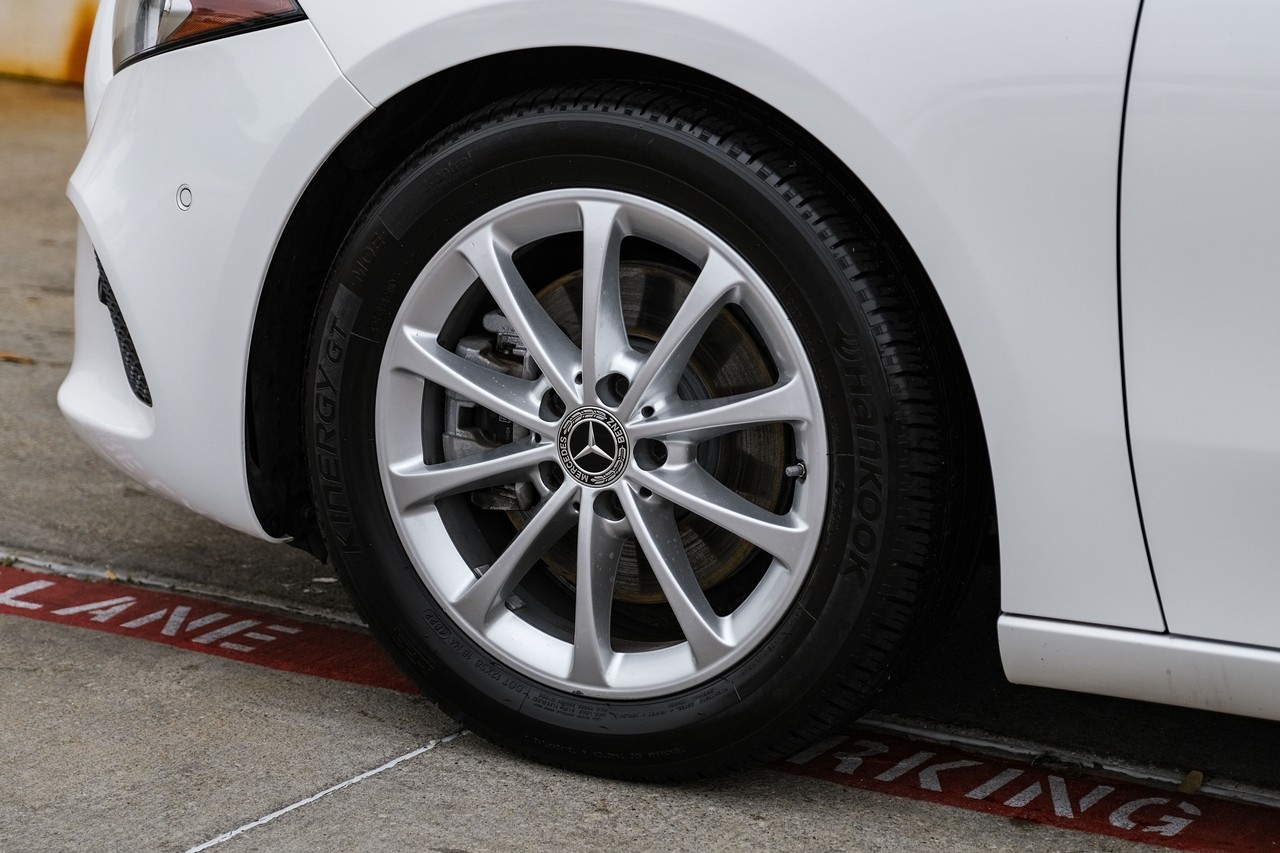 Mercedes-Benz A 220 Vehicle Main Gallery Image 52