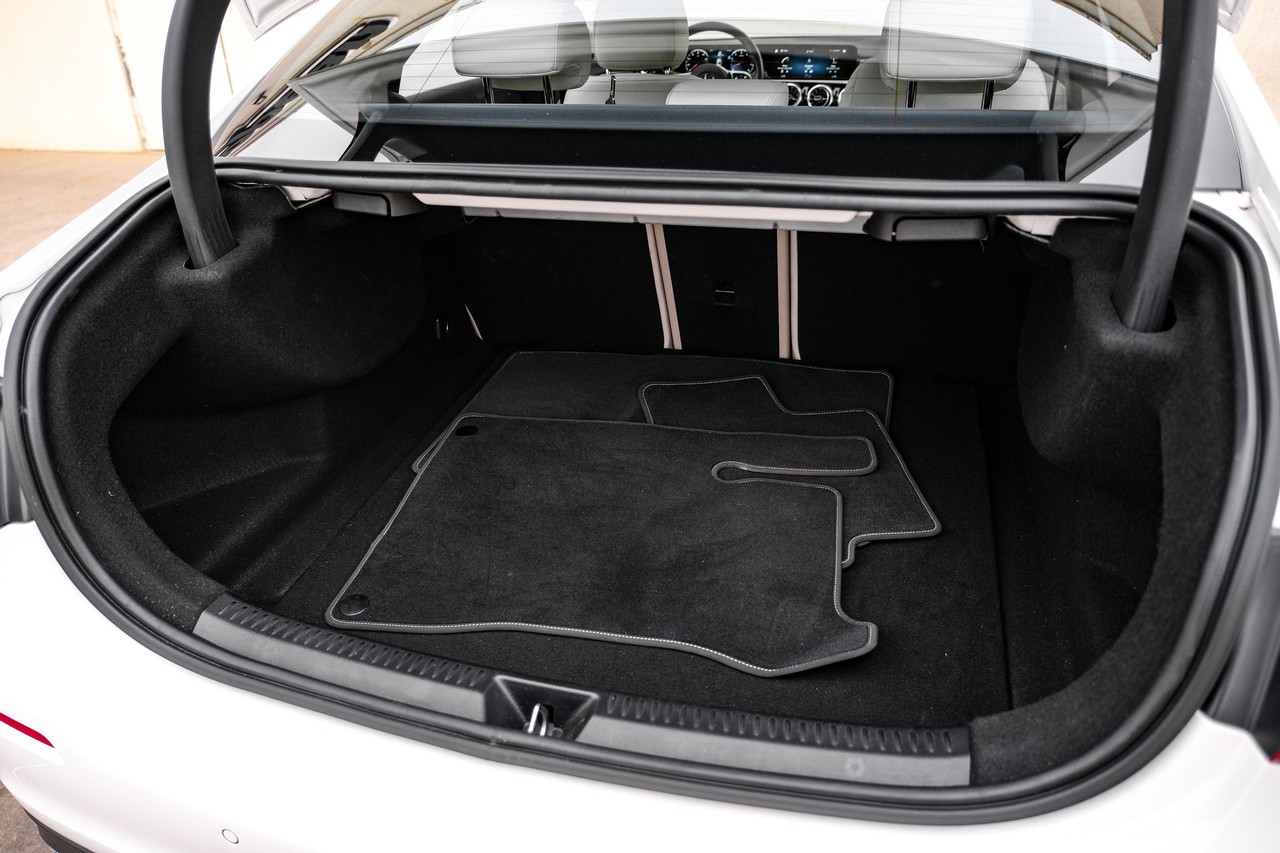 Mercedes-Benz A 220 Vehicle Main Gallery Image 57