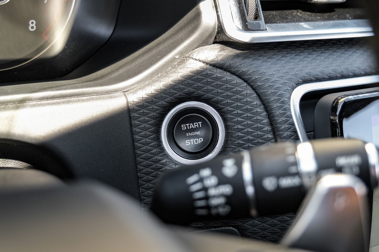 Land Rover Range Rover Velar Vehicle Main Gallery Image 21