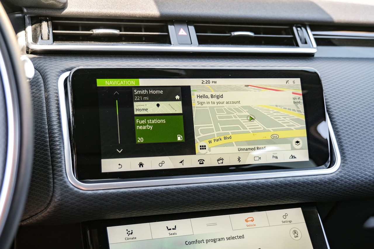 Land Rover Range Rover Velar Vehicle Main Gallery Image 22